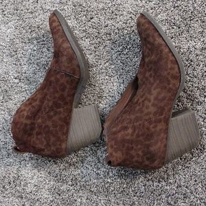 Coconuts by Matisse Women's Adalyn Tan Leppard Ankle Bootie 8